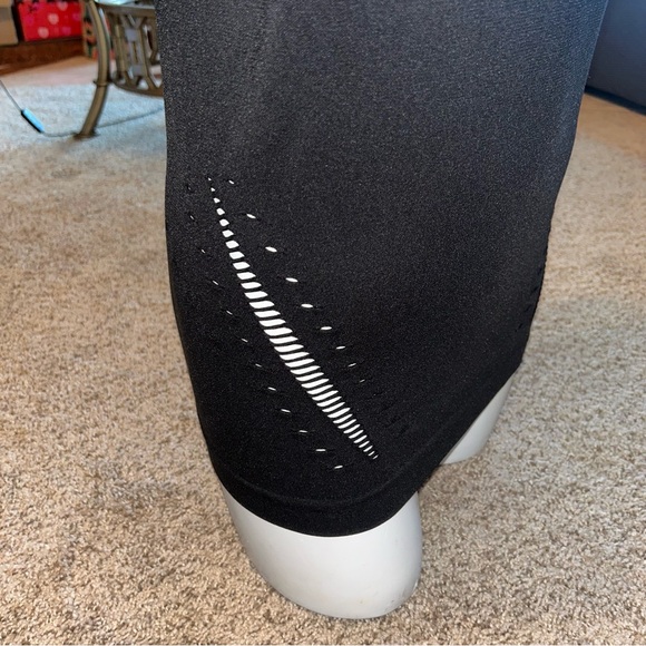 Victoria Secret Sport Seamless Tank Top Slim Fit Racerback Cutout Top NWT L $59 - Picture 5 of 13